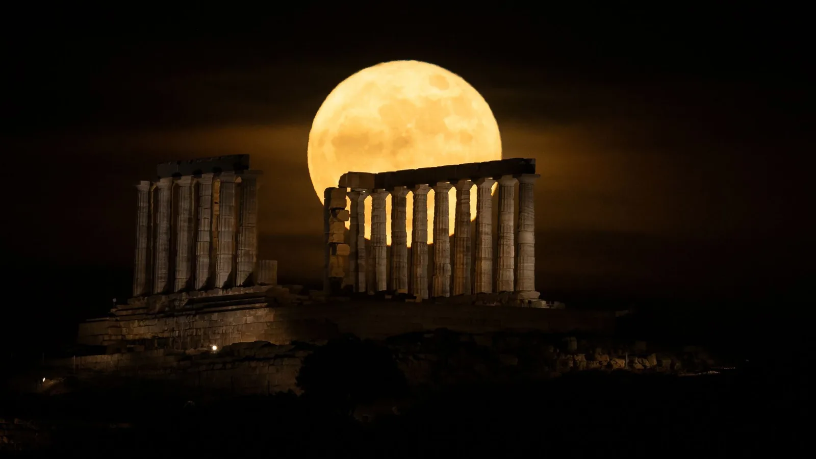 2026 Blue Moon Dazzles Skies as Smallest Full Moon of Year