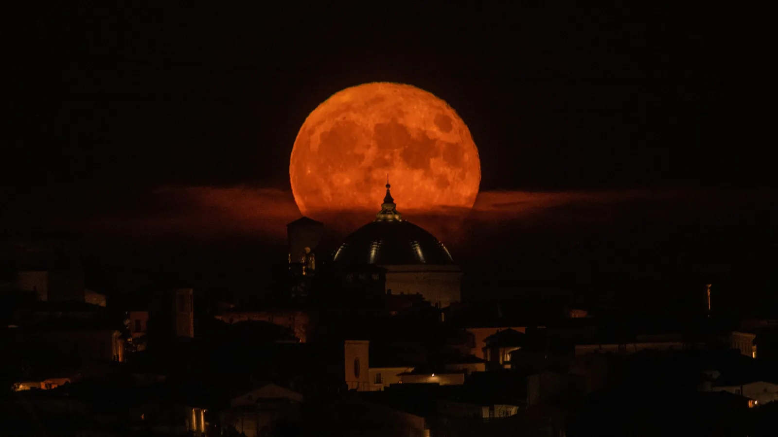 August 2026 Sturgeon Moon: Full Moon & Lunar Eclipse Viewing Guide