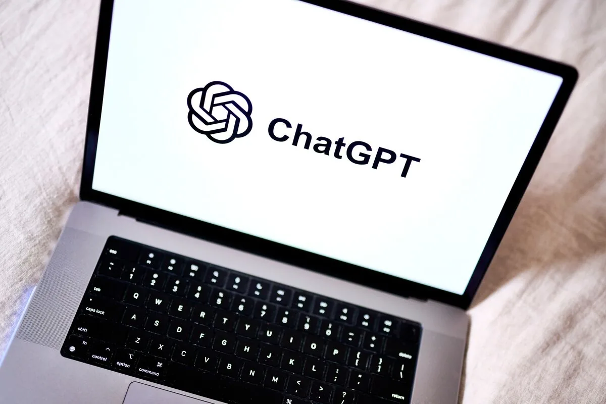ChatGPT Gains iMessage Control, Sparking Apple Privacy Debate
