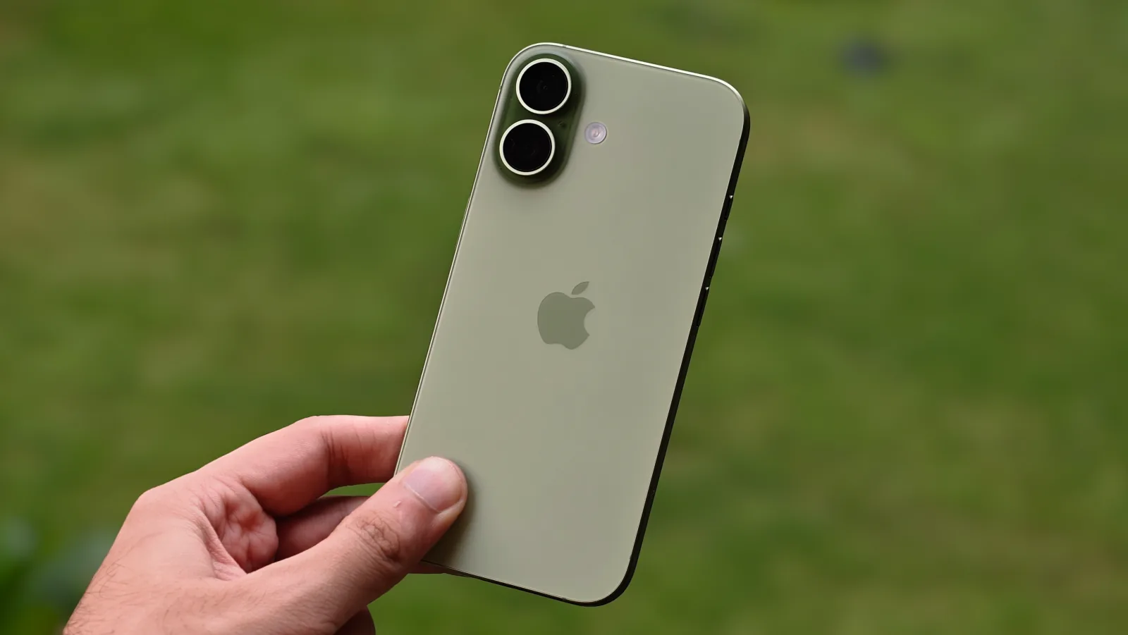iPhone 17: Still a Smart Buy as iPhone 18 Looms