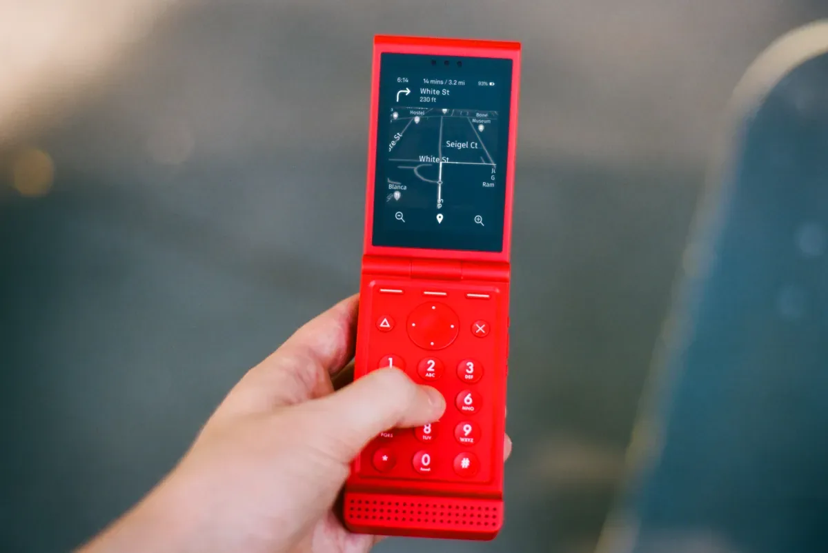 Light Flip Phone Offers Nostalgic Design with Modern Features for $299