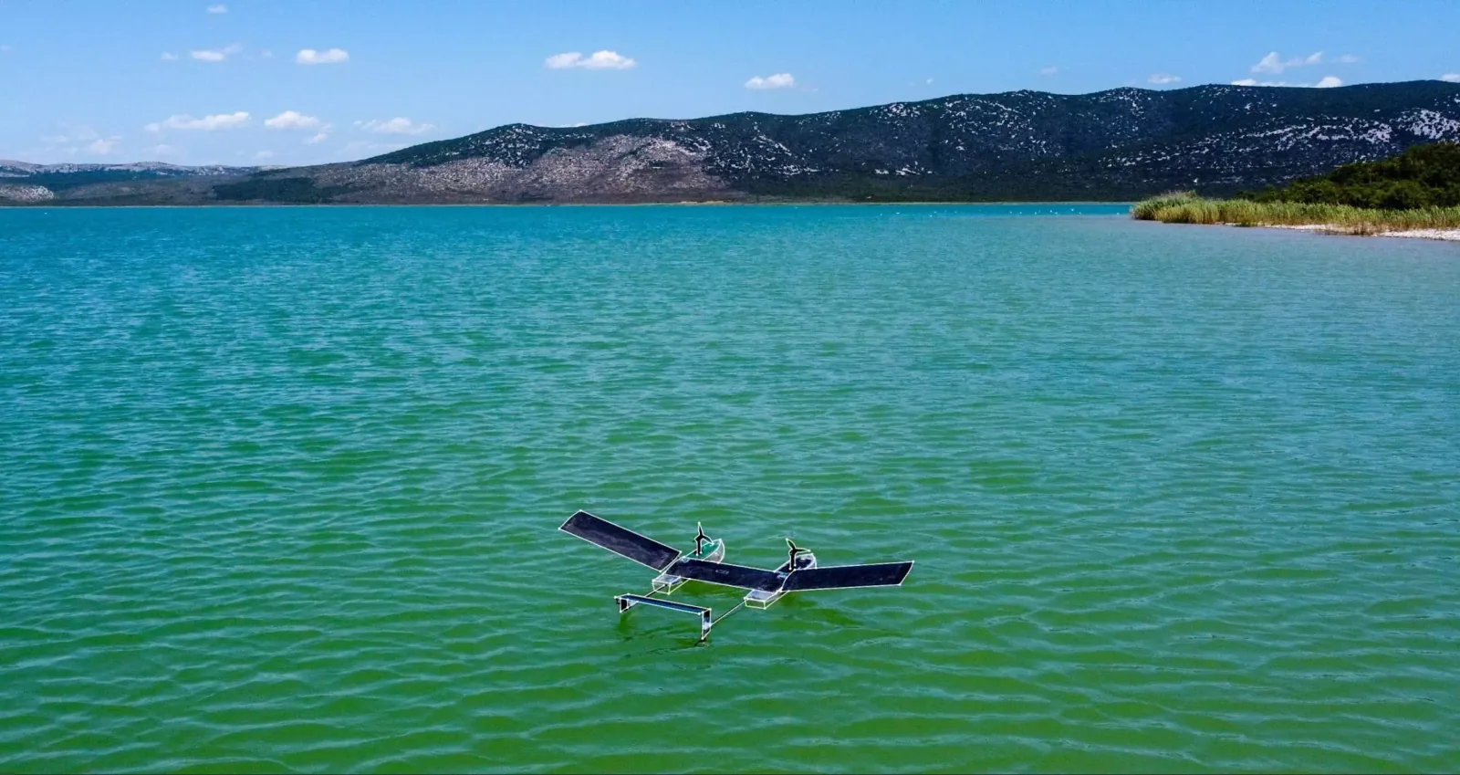 MIT's Amphibious Robot Flies and Dives Using Single Wing Design