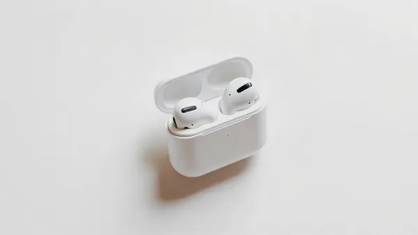AirPods 5: Apple's Most Affordable Noise-Cancelling Earbuds