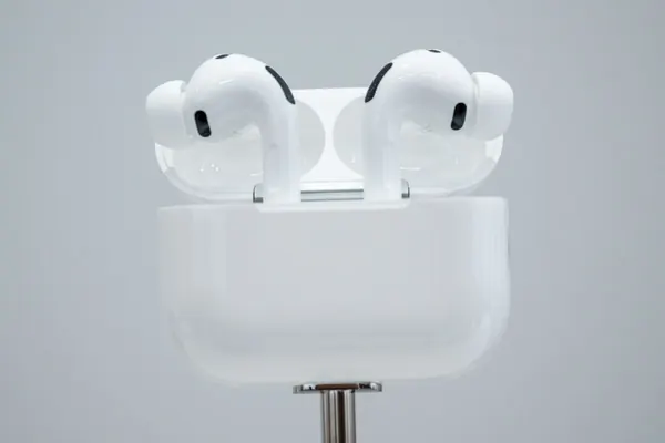 Apple AI AirPods with Cameras Targeting 2027 Launch