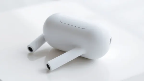 Apple AirPods With Cameras: AI Features Near Production