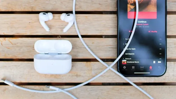 Apple AirPods with Cameras Enter Final Testing for AI Features