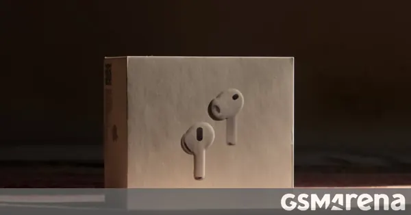 Apple Halts AirPods Ultra Development Amid Siri Concerns