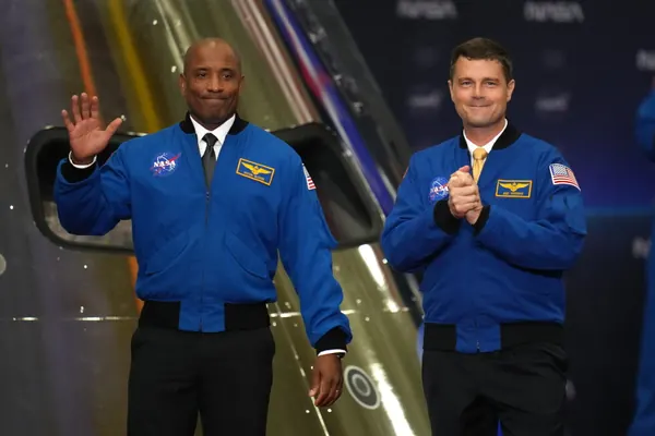 Artemis II Commander, Pilot Retire from NASA Astronaut Roles