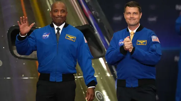 Artemis II Leaders Wiseman, Glover Retire from NASA Astronaut Corps
