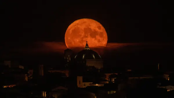 August 2026 Sturgeon Moon: Full Moon & Lunar Eclipse Viewing Guide