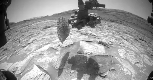 Curiosity Rover's Arm Freed After Martian Rock Snag