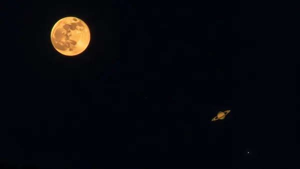 Harvest Moon and Saturn Align This Weekend
