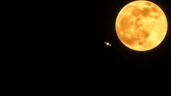 Hunter's Moon and Saturn Visible This October