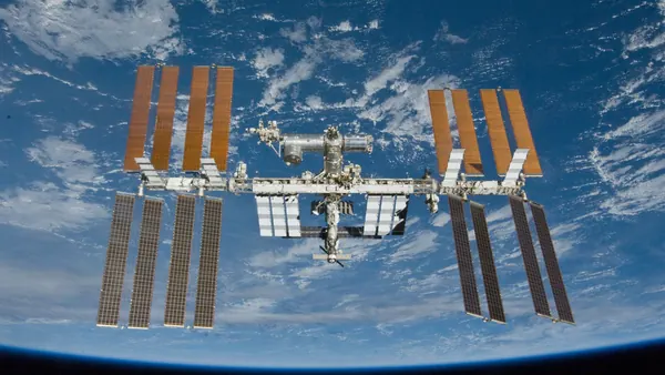 ISS Astronauts Shelter in SpaceX Dragon Amid Air Leak Repairs