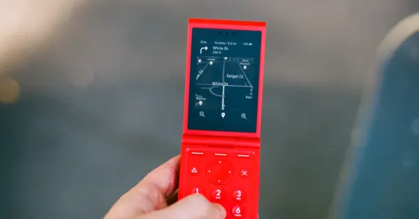 Light Flip Phone Offers Stylish Simplicity for Modern Users