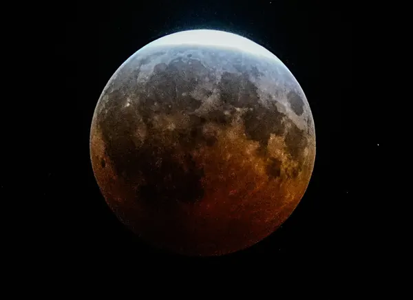 Partial Lunar Eclipse Dazzles Stargazers Across US Skies