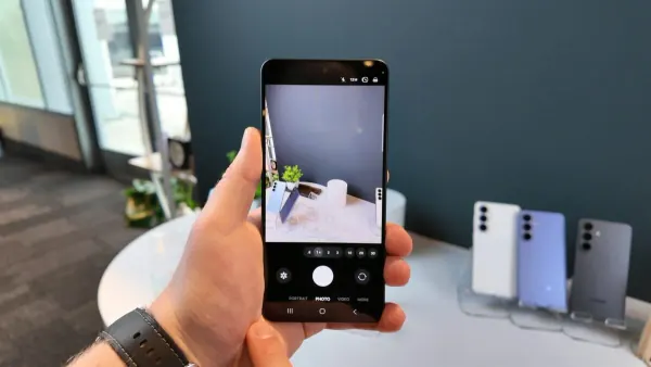 Samsung Camera Assistant Update Promises Foldable-Exclusive Feature, Auto-Off Control