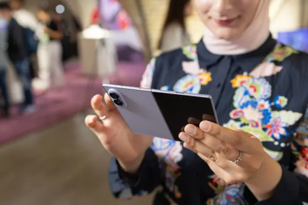 Samsung Galaxy Z Fold 8 Review: Compact Design, Versatile Display