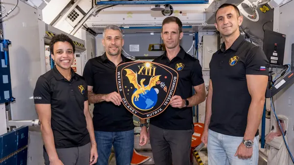 SpaceX Dragon Leak Delays 13th NASA Astronaut Launch to ISS