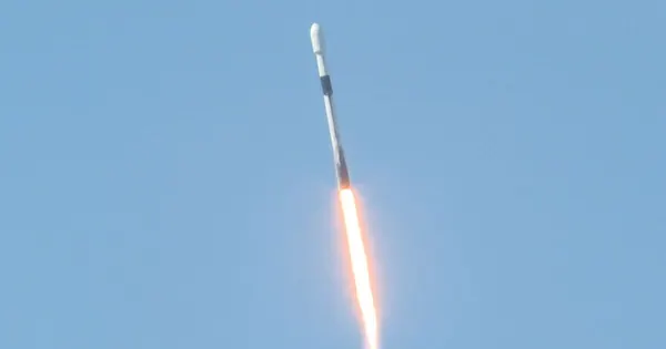 SpaceX Falcon 9 Lifts Off From Vandenberg With Starlink Satellites