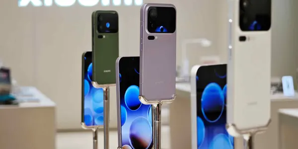 Xiaomi, Oppo, Vivo Slash 2026 Smartphone Shipment Goals Amid Supply Woes