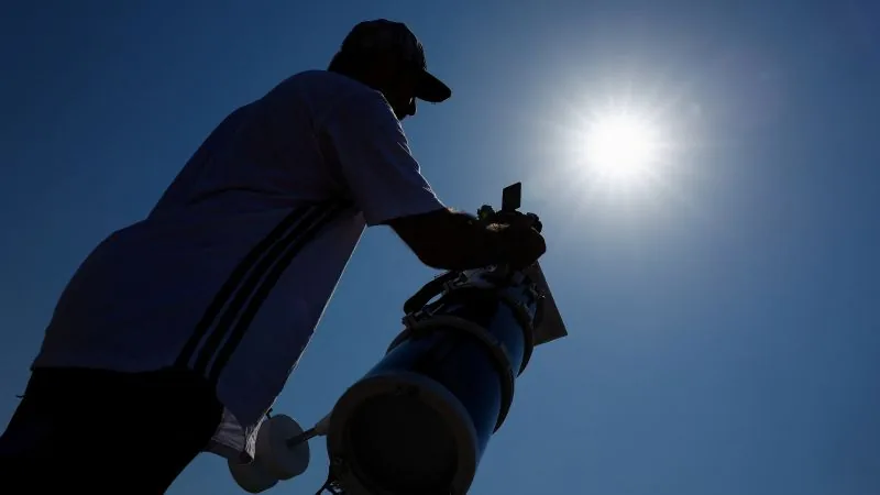 Total Solar Eclipse Dazzles Europe: Path, Peak Times & Live Updates